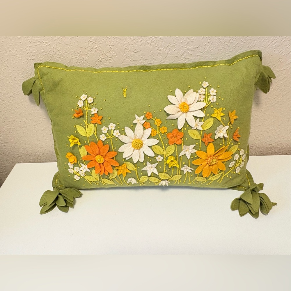 Vtg  Mid Century Modern Folk Art Pillow Stunning Handmade Felt Green Excellent D